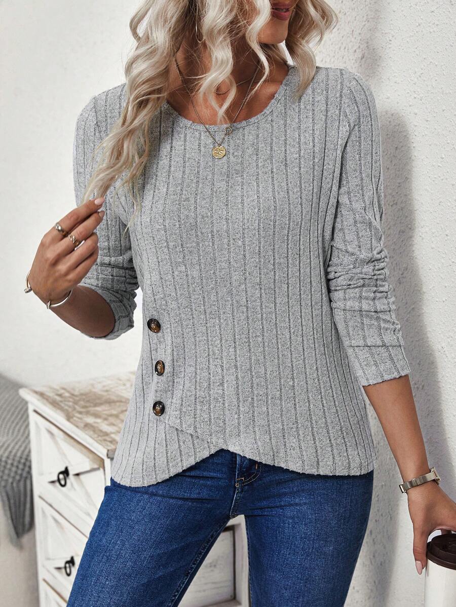 Blusa Canelada com Botões Laterais Assimétricos