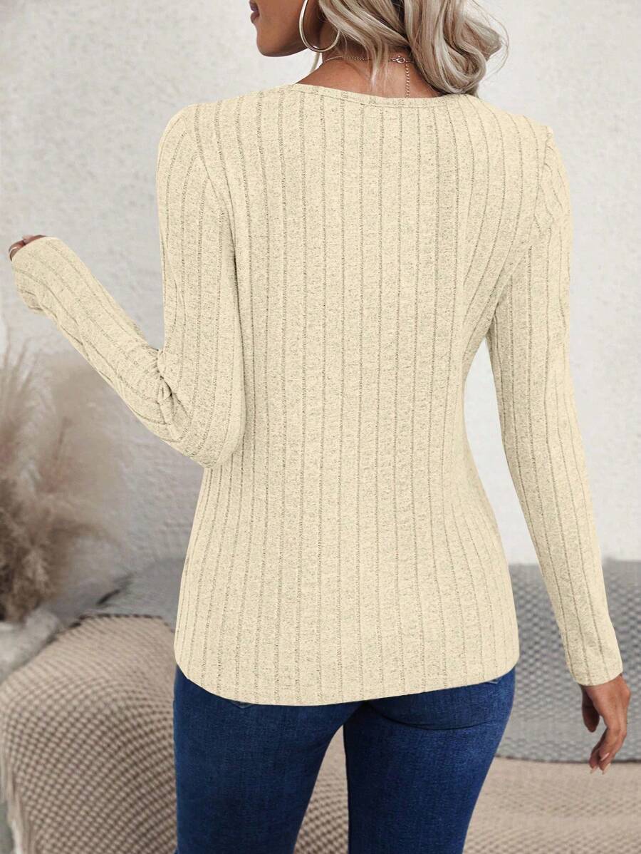 Blusa Canelada com Botões Laterais Assimétricos